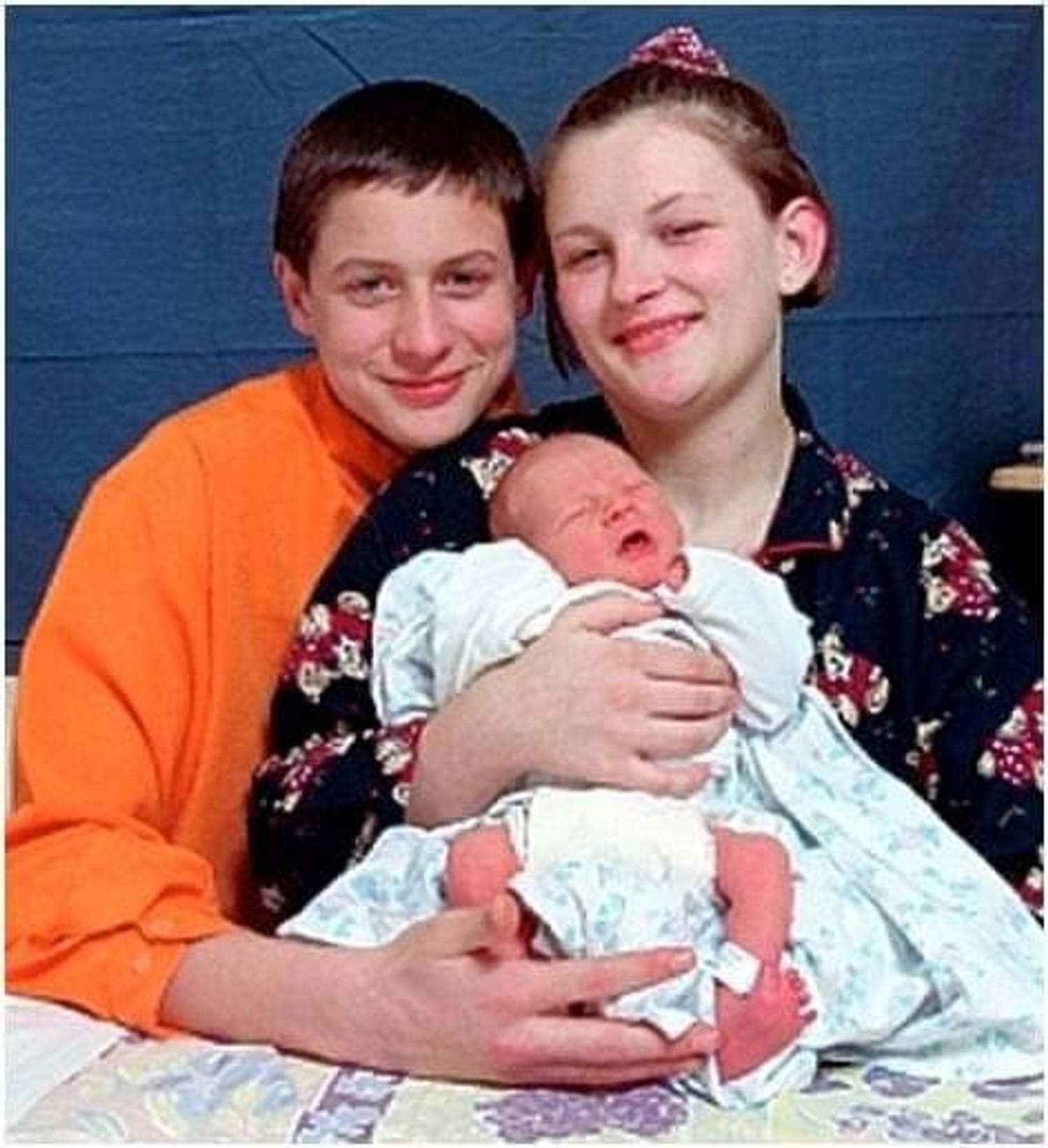 He became a dad at 13, and she became a mom at 13 too – but wait until you see how they look now! 😮 Check out the first comment 👇