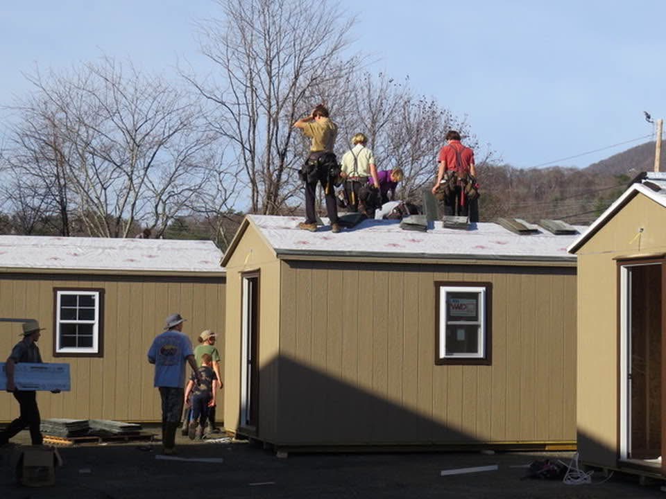 Boone NC officials have confirmed that 62 members of the Pennsylvania Amish community have completed the construction of 12 tiny homes in Western North Carolina in under 48 hours. The total cost of the project for was over $300,000, all of which was donated by the ..👇🏼