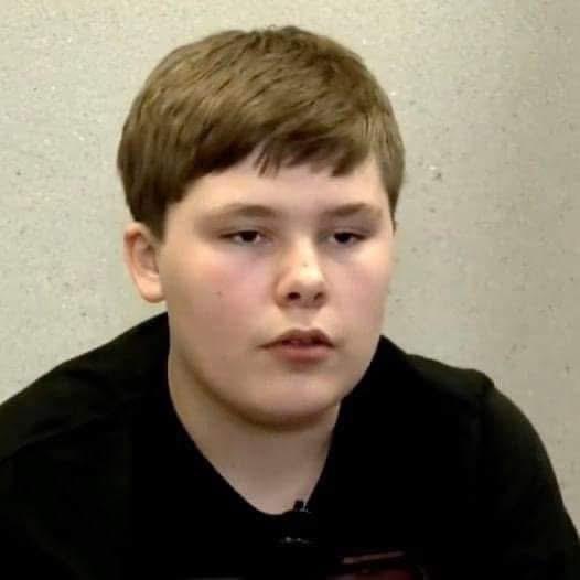 13-year-old Owen heard his 8-year-old sister screaming in the backyard. When he looked out his window, he saw a kidnapper attempting to drag her into the nearby woods. The teenager quickly grabbed his  toy and managed to stop the attempt. The story is INCREDIBLE. More in comments..